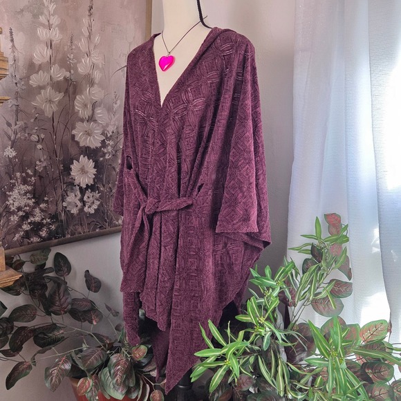 torrid Sweaters - Torrid Kimono Wrap Plum Burgundy Geometric Lace Tie Waist One Size 42540296‎